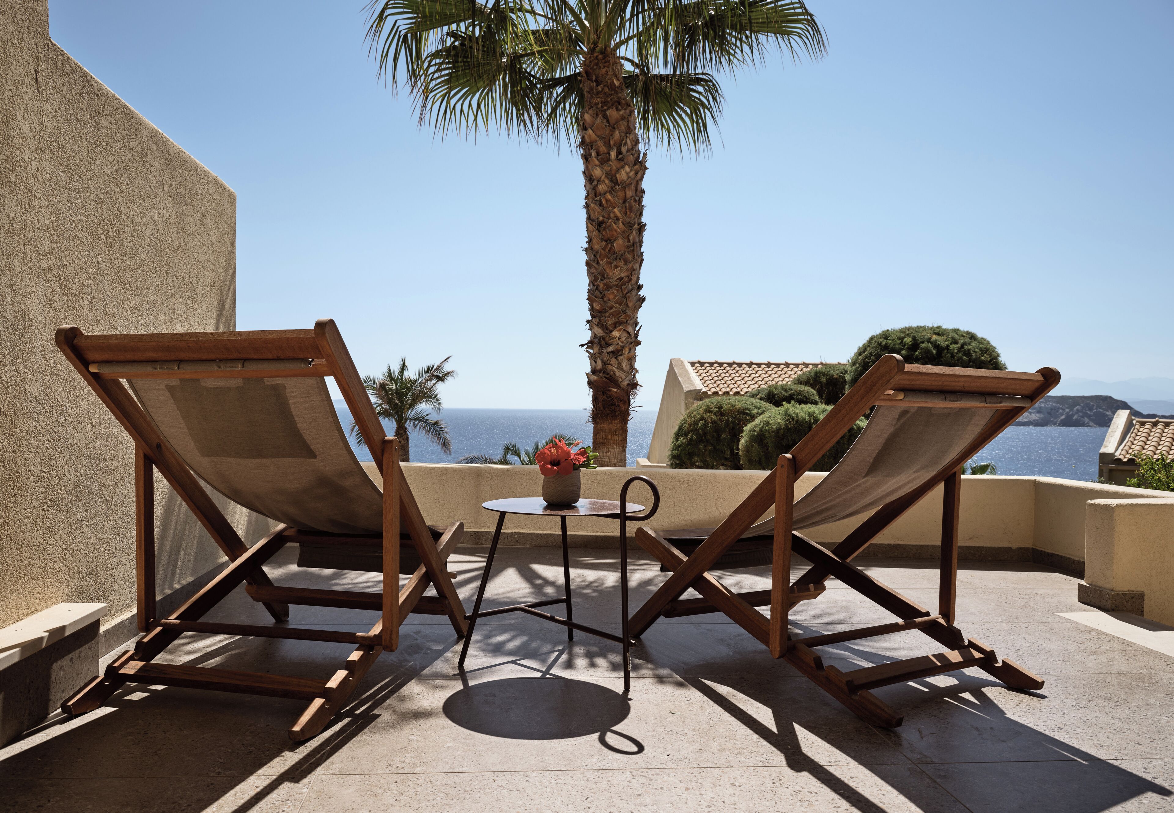 Suite junior, vista al mar | 1 habitación, caja de seguridad en la habitación y escritorio 