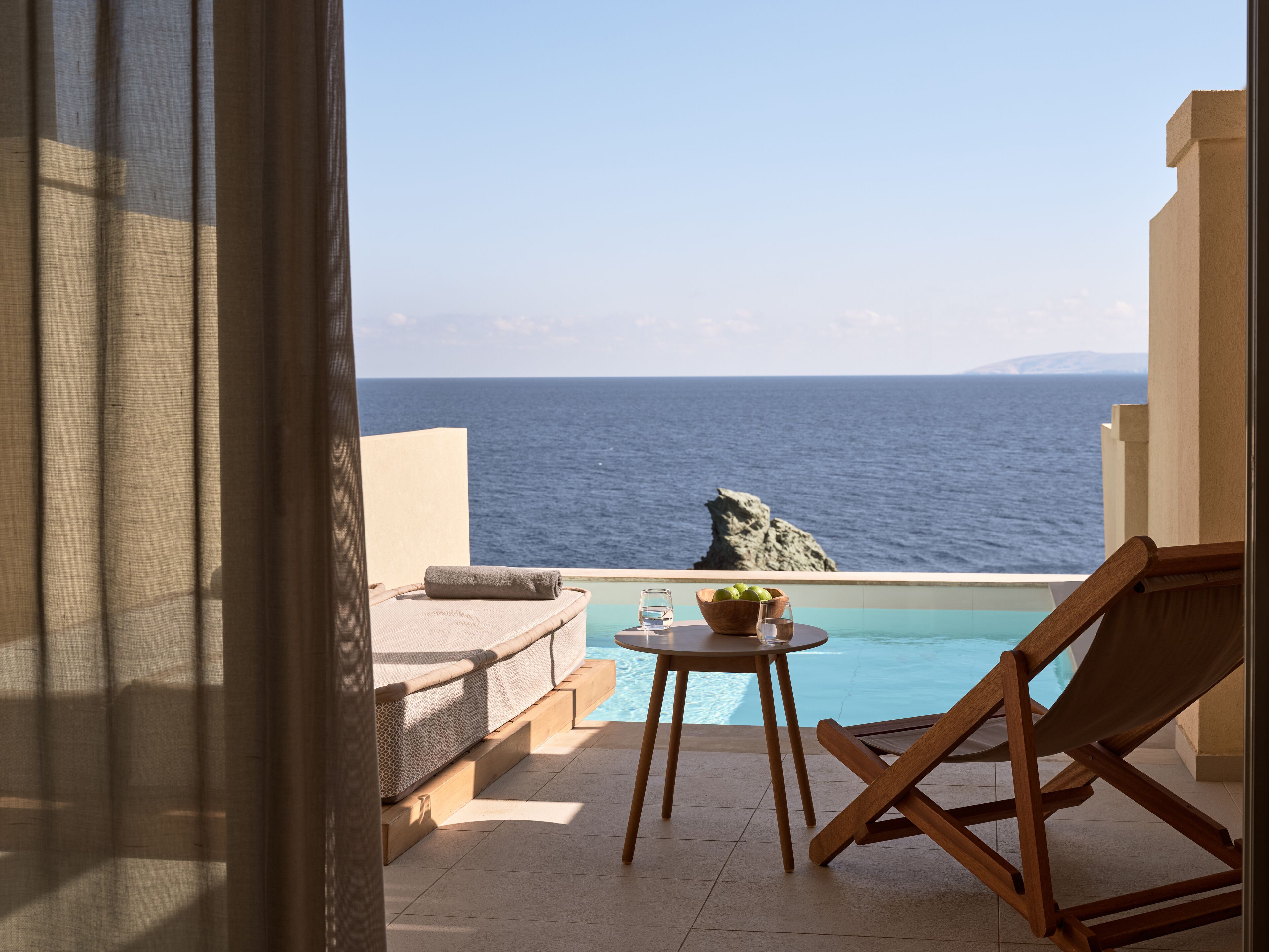 Habitación de lujo, alberca privada, vista al mar | 1 habitación, caja de seguridad en la habitación y escritorio 