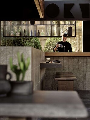 3 间餐厅，供应早餐、午餐和晚餐，国际美食