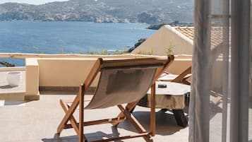 Prime Room Sea View | 1 bedroom, in-room safe, desk, blackout drapes