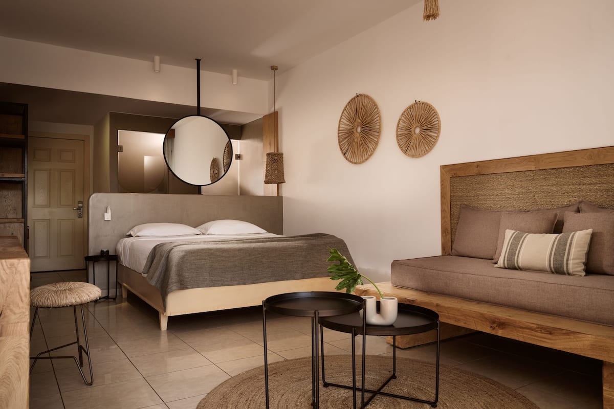 1 bedroom, in-room safe, desk, blackout curtains