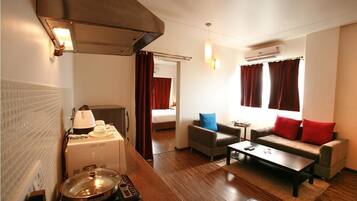 Royal Suite | Premium bedding, minibar, in-room safe, desk