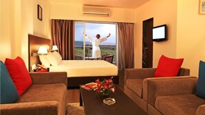 Premium bedding, minibar, in-room safe, desk - Le Royale Residency (Paud)