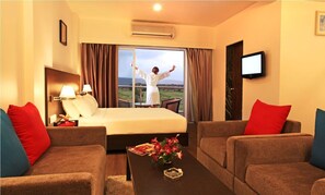 Roba de llit d'alta qualitat, minibar i caixa forta a l'habitació 