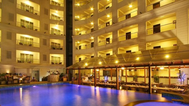 Outdoor pool - Le Royale Residency (Paud)