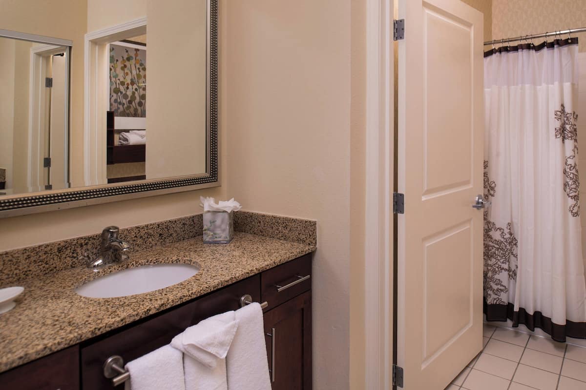 suite, 1 bedroom, fireplace | bathroom | combined shower/bathtub, hair dryer, towels