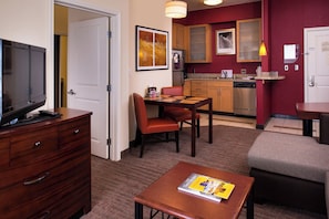 Suite, 1 King Bed with Sofa bed | Desk, blackout curtains, iron/ironing board, free cots/infant beds - Residence Inn by Marriott Albuquerque Airport (Albuquerque)