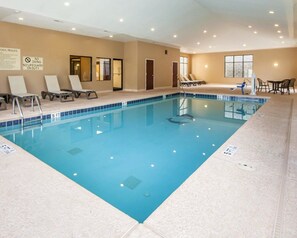 Outdoor pool - Comfort Suites (Rome)