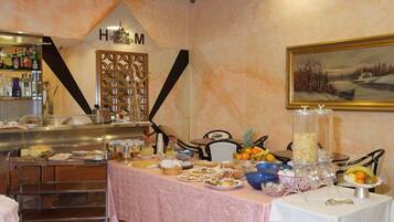 Desayuno buffet (EUR 5 por persona)