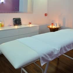 Sauna, hot tub, steam room, Turkish bath/hammam, body treatments