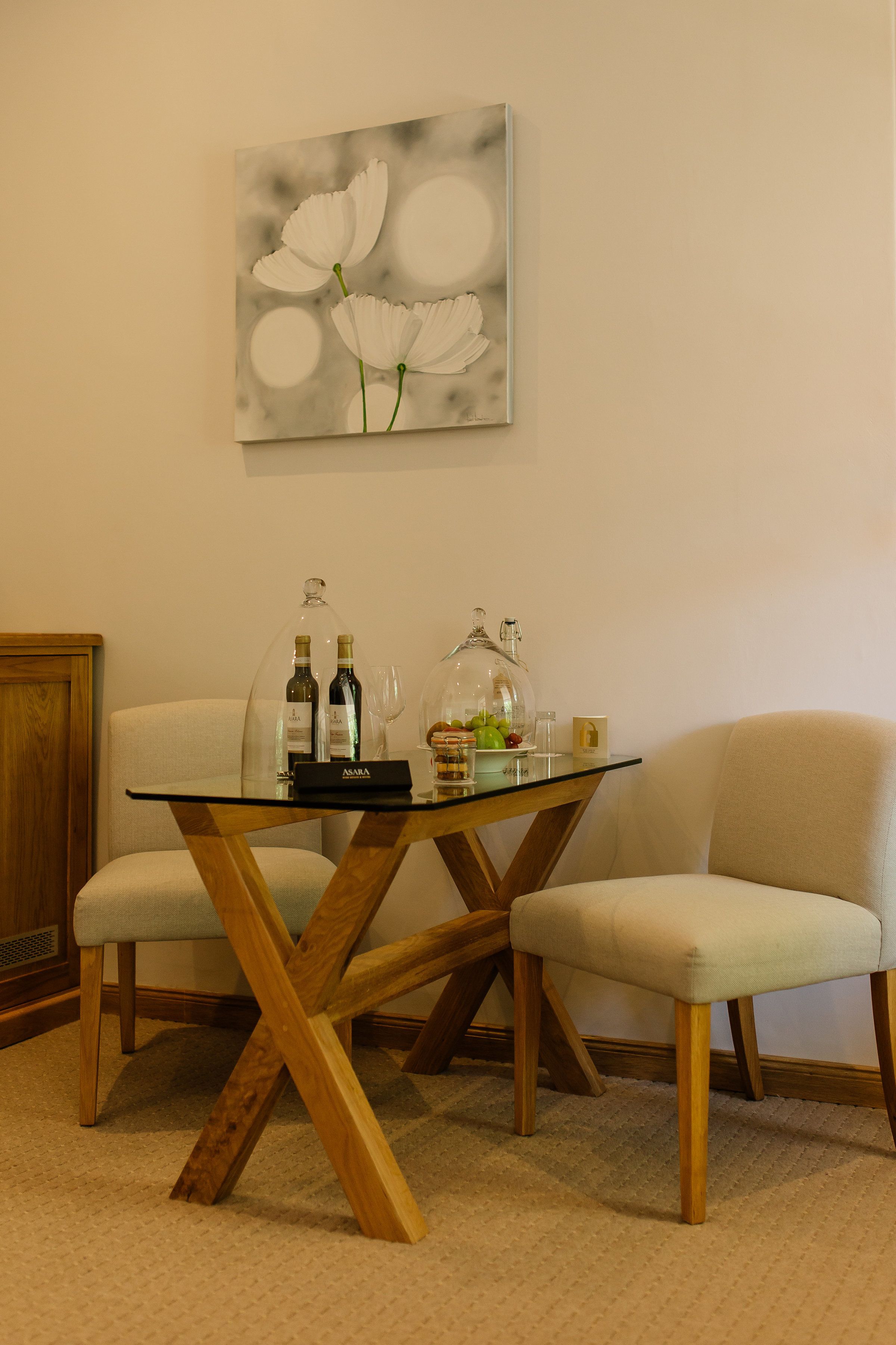 luxury suite, 1 bedroom, terrace, courtyard view | living area | 32-inch tv with cable channels, pay films