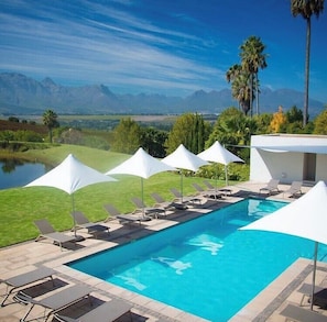 Outdoor pool, pool umbrellas, sun loungers - Asara Wine Estate & Hotel (Stellenbosch)
