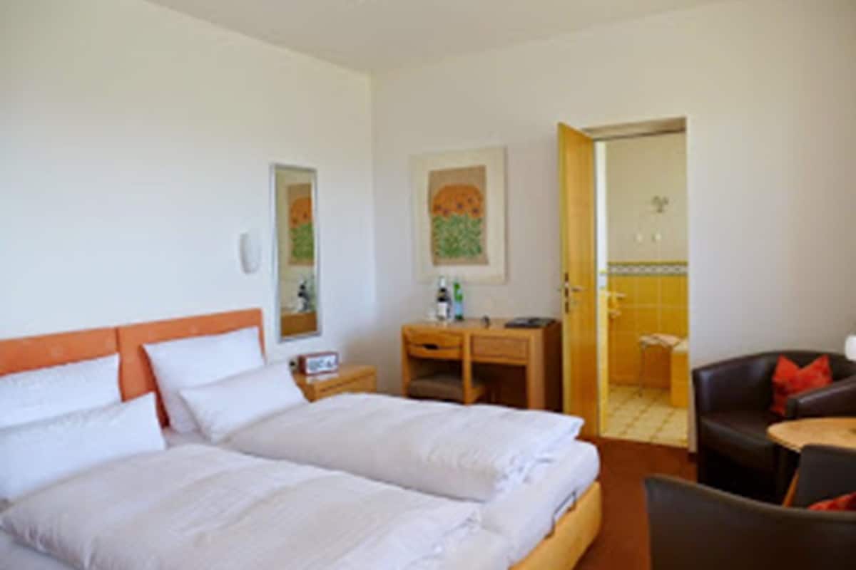 soundproofing, free wifi, bed sheets