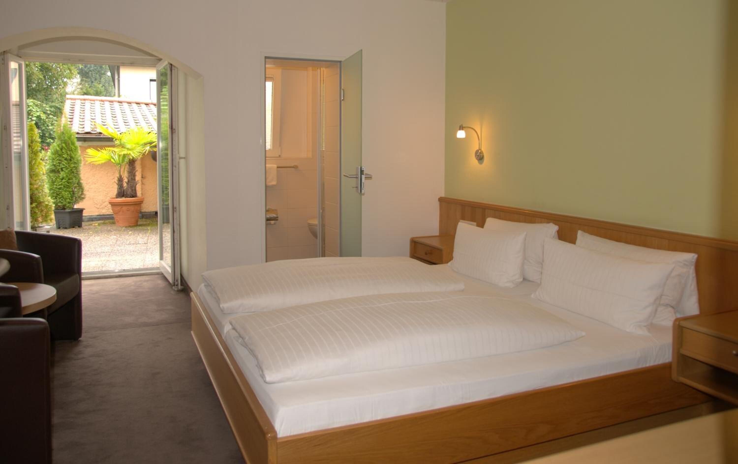 soundproofing, free wifi, bed sheets