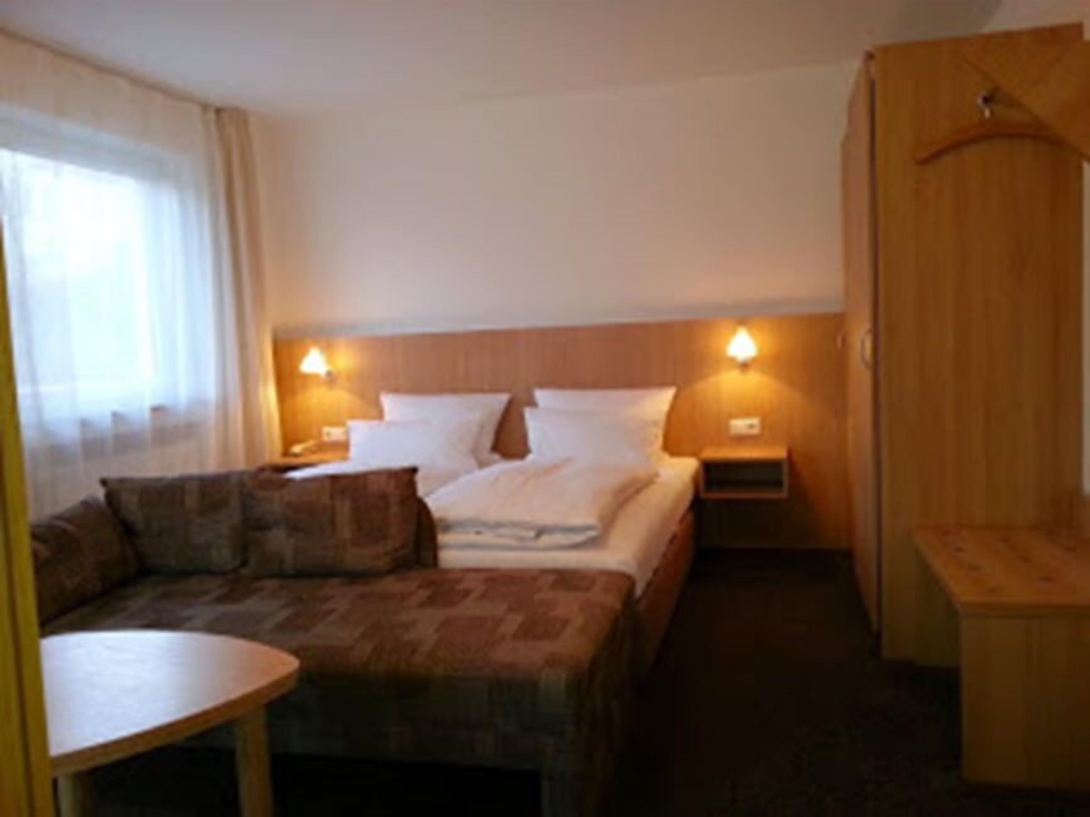 comfort double or twin room | soundproofing, free wifi, bed sheets