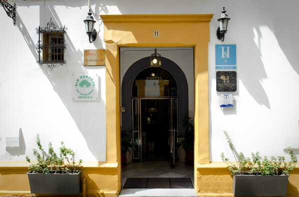 Front of property - Bed & Breakfast Naranjo (Seville)
