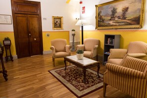 Área de estar no saguão