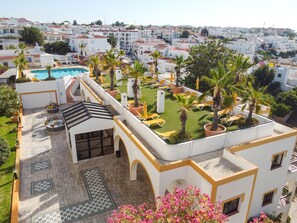 Seasonal outdoor pool, pool loungers - Alfagar Cerro Malpique (Albufeira)