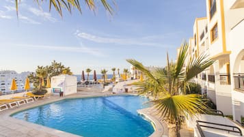 Poolside bar