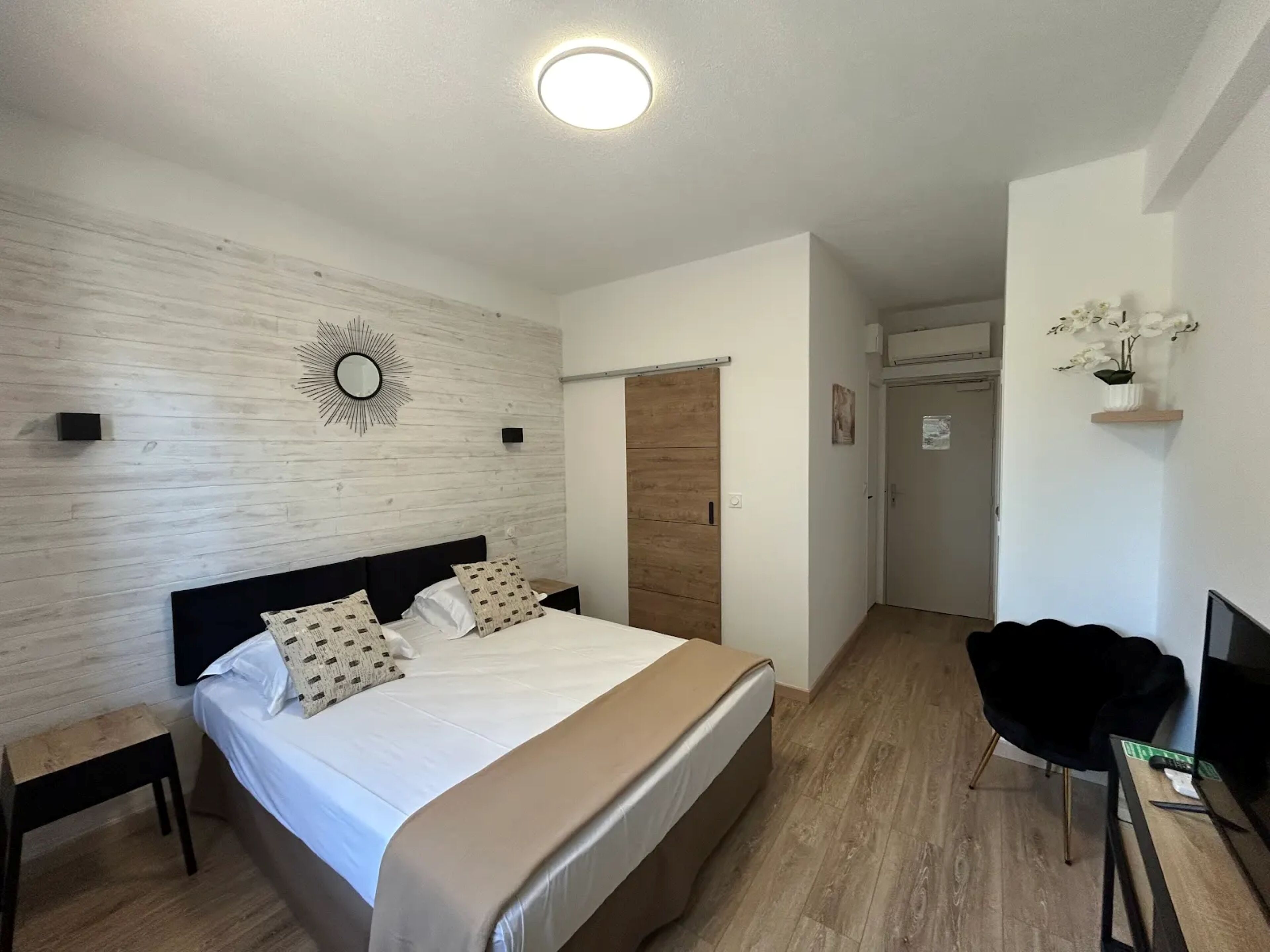 Chambre Double | Literie de qualité supérieure, lits bébé (gratuits), Wi-Fi gratuit