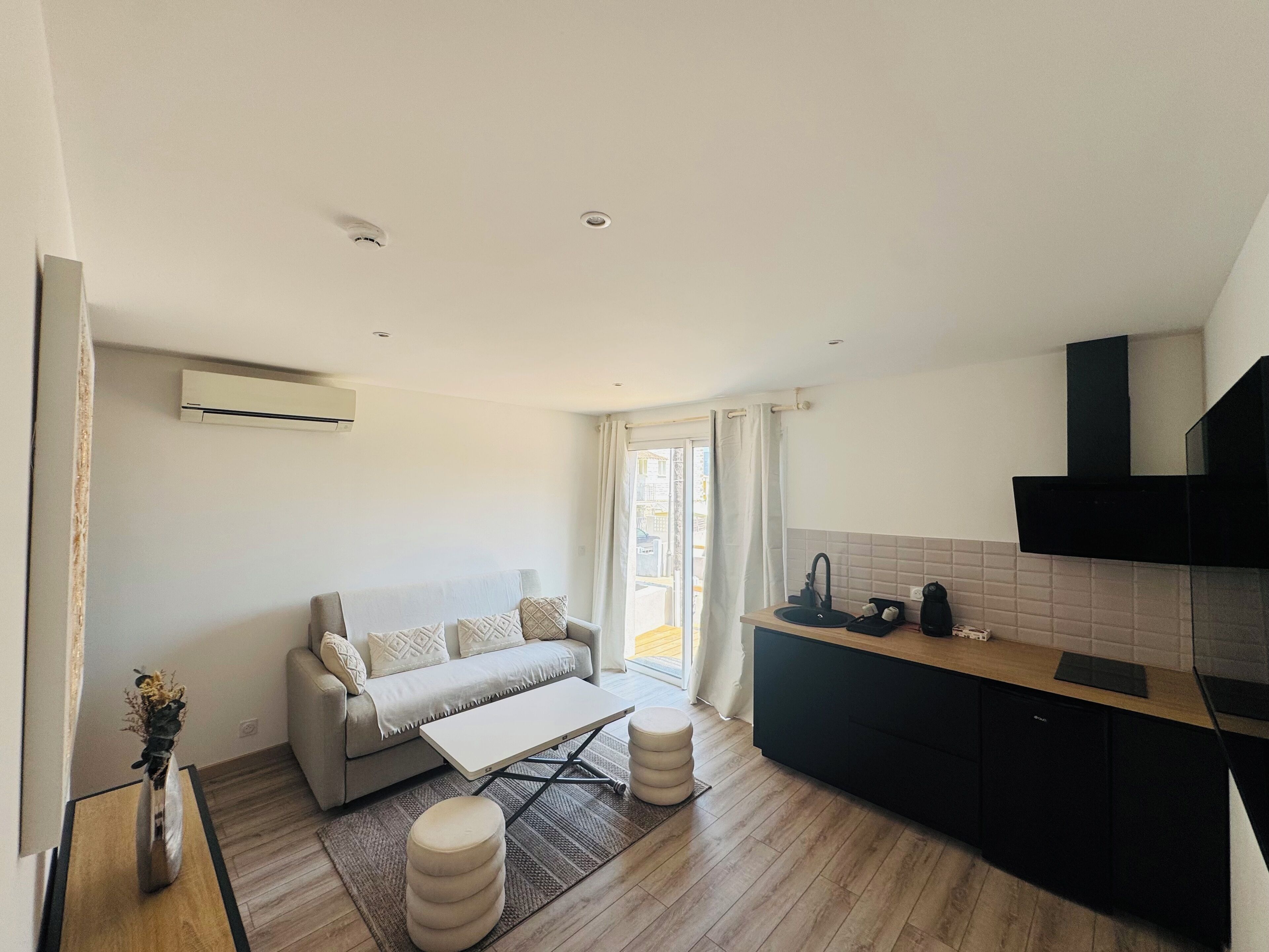 Comfort-Suite | Hochwertige Bettwaren, kostenloses WLAN, Bettwäsche