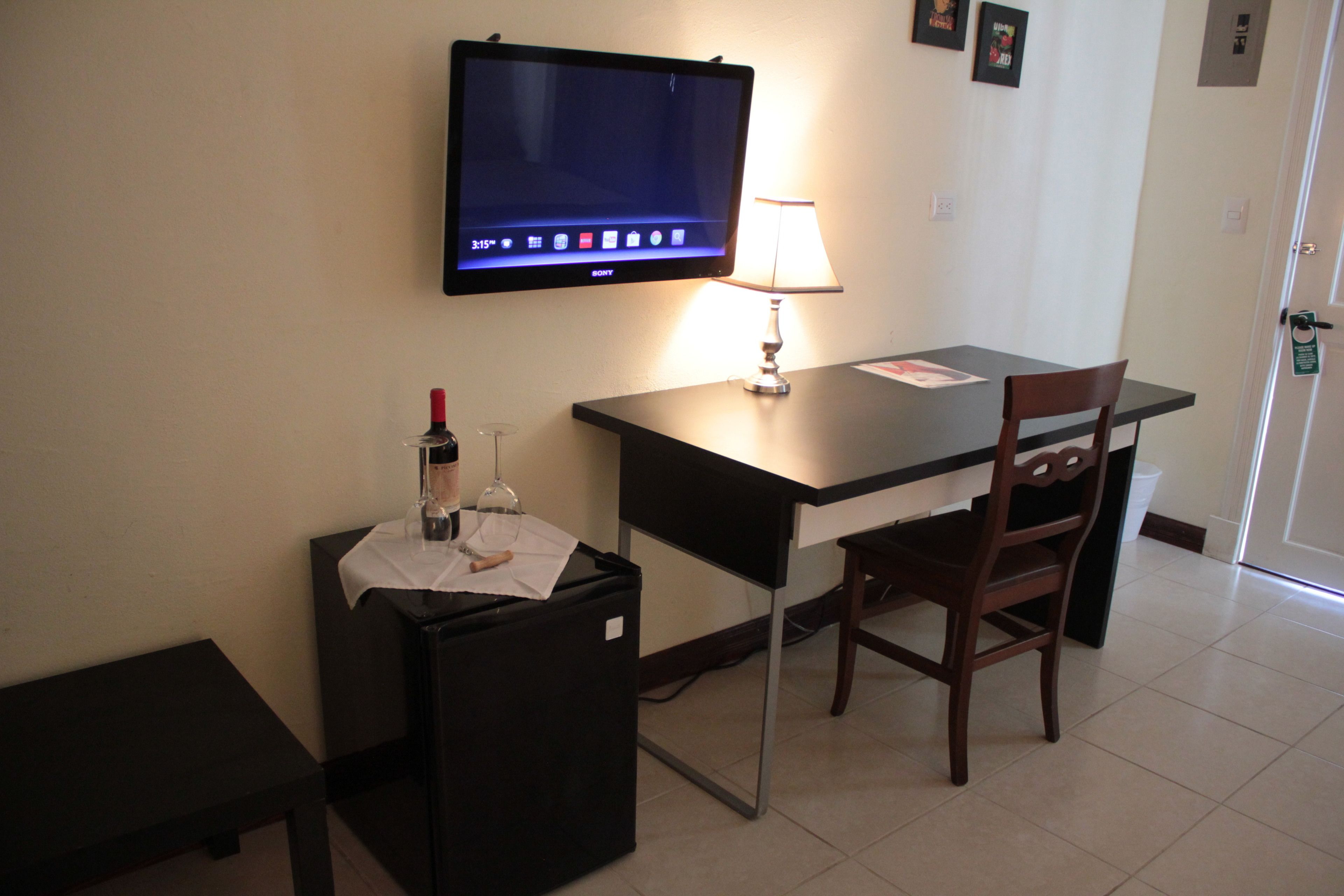 deluxe room, 1 king bed | room amenity