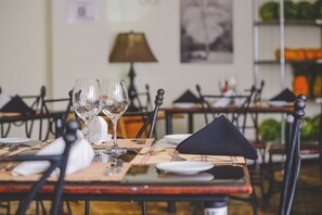 Breakfast, lunch, dinner served; Italian cuisine - Hotel Luisiana (Uruca)