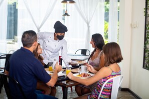 Breakfast, lunch and dinner served  - Hotel Luisiana (Uruca)