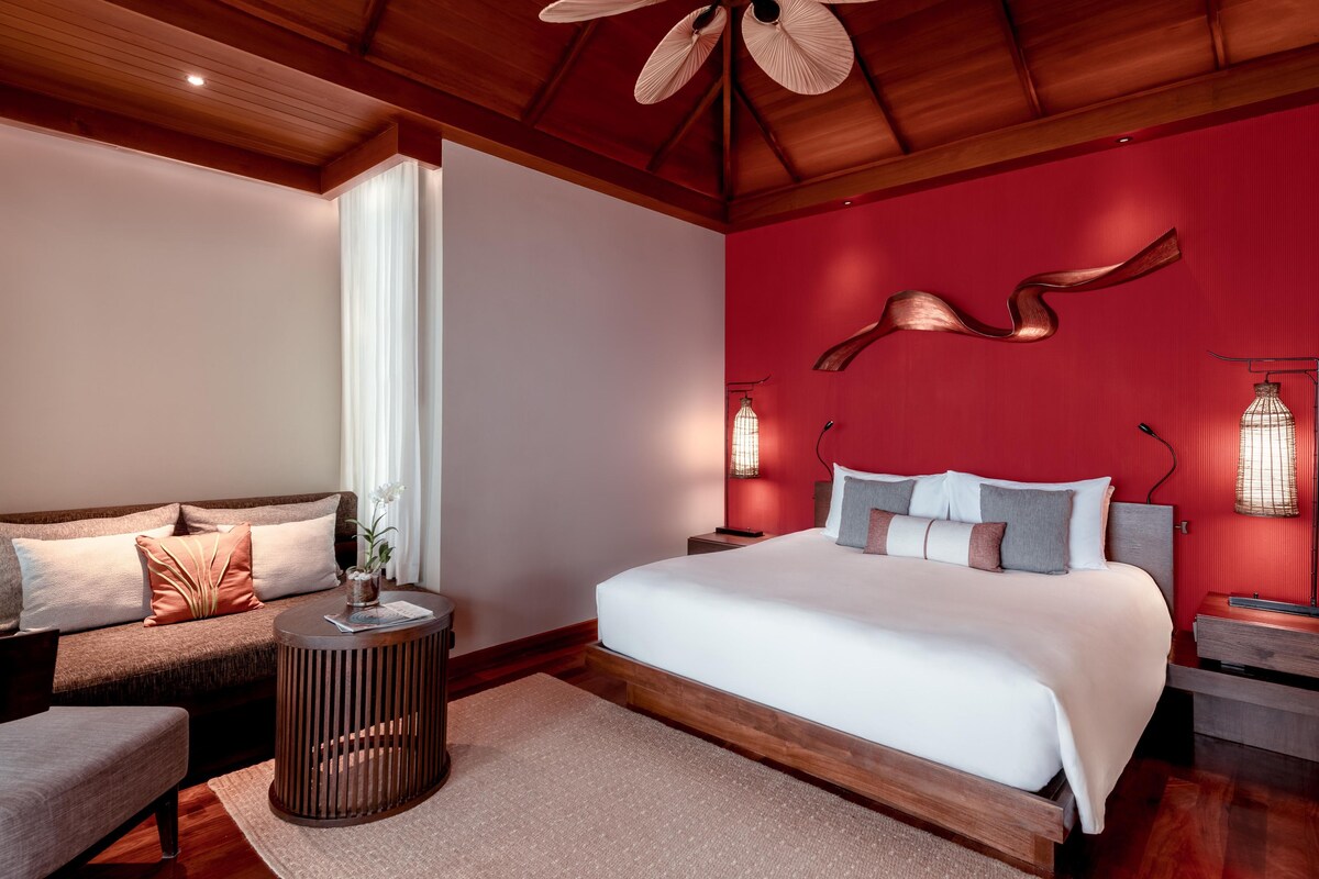 Premium bedding, minibar, in-room safe, desk