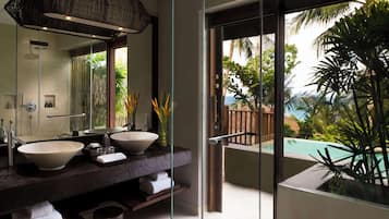 Ocean Pool Suite | Bathroom | Shower, rainfall showerhead, free toiletries, hair dryer
