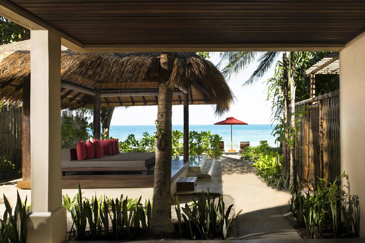 Ocean Garden Pool Suite | Premium bedding, minibar, in-room safe, desk