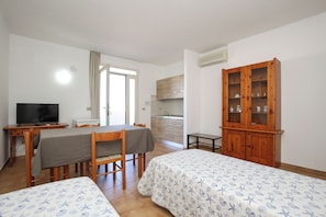 Standard Apartment | Living area