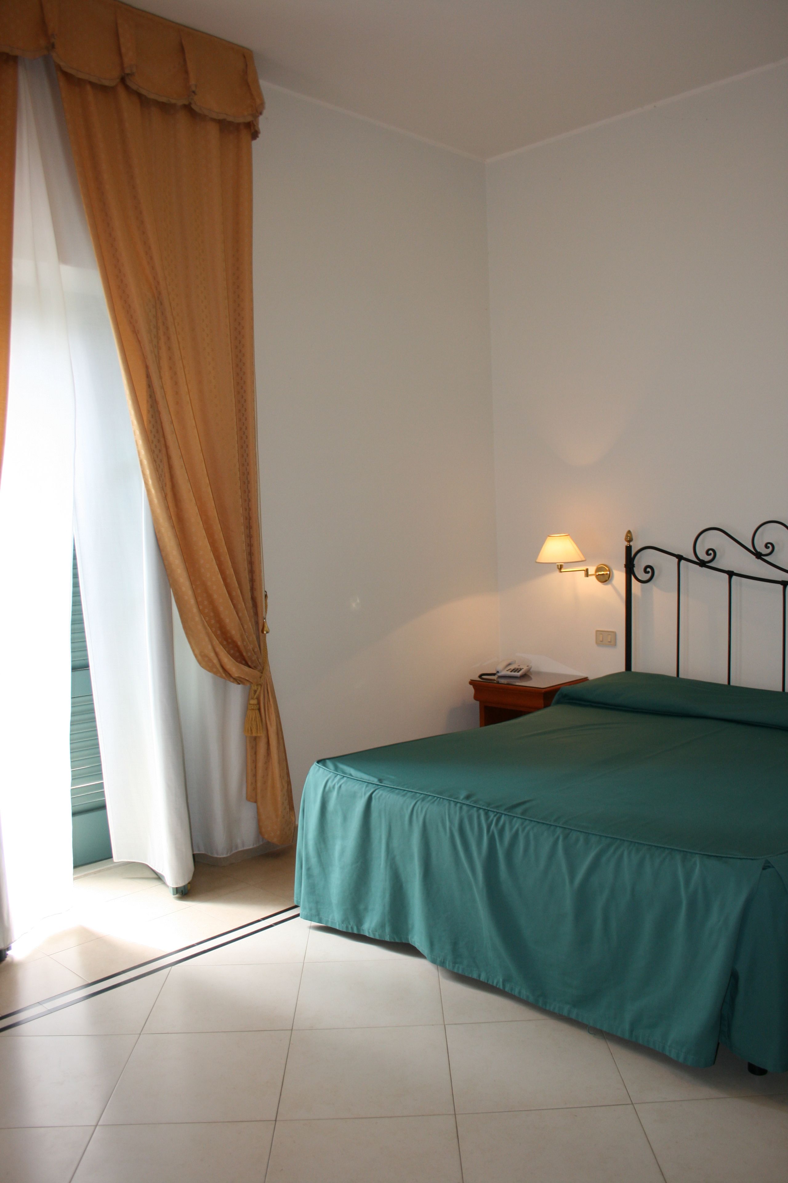 1 bedroom, premium bedding, minibar, in-room safe