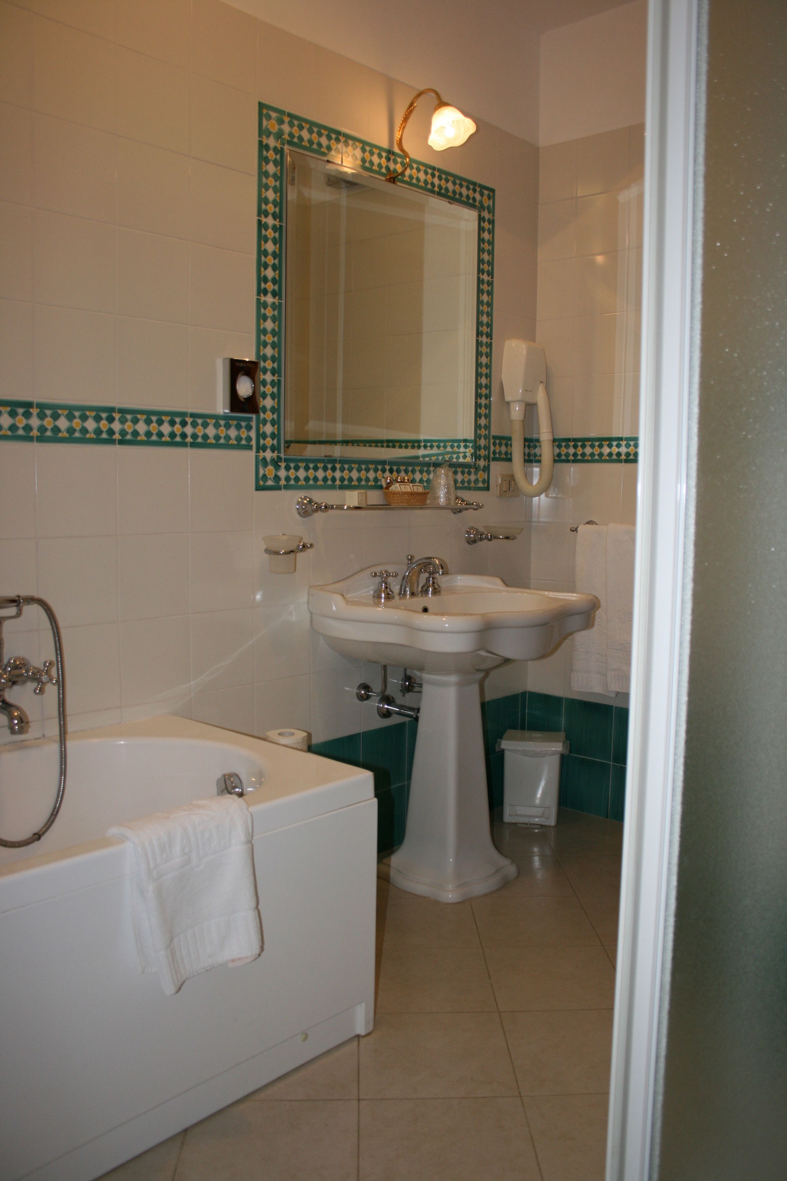 shower, free toiletries, hair dryer, bidet