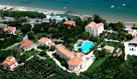Exterior detail. Villa Irlanda Grand Hotel