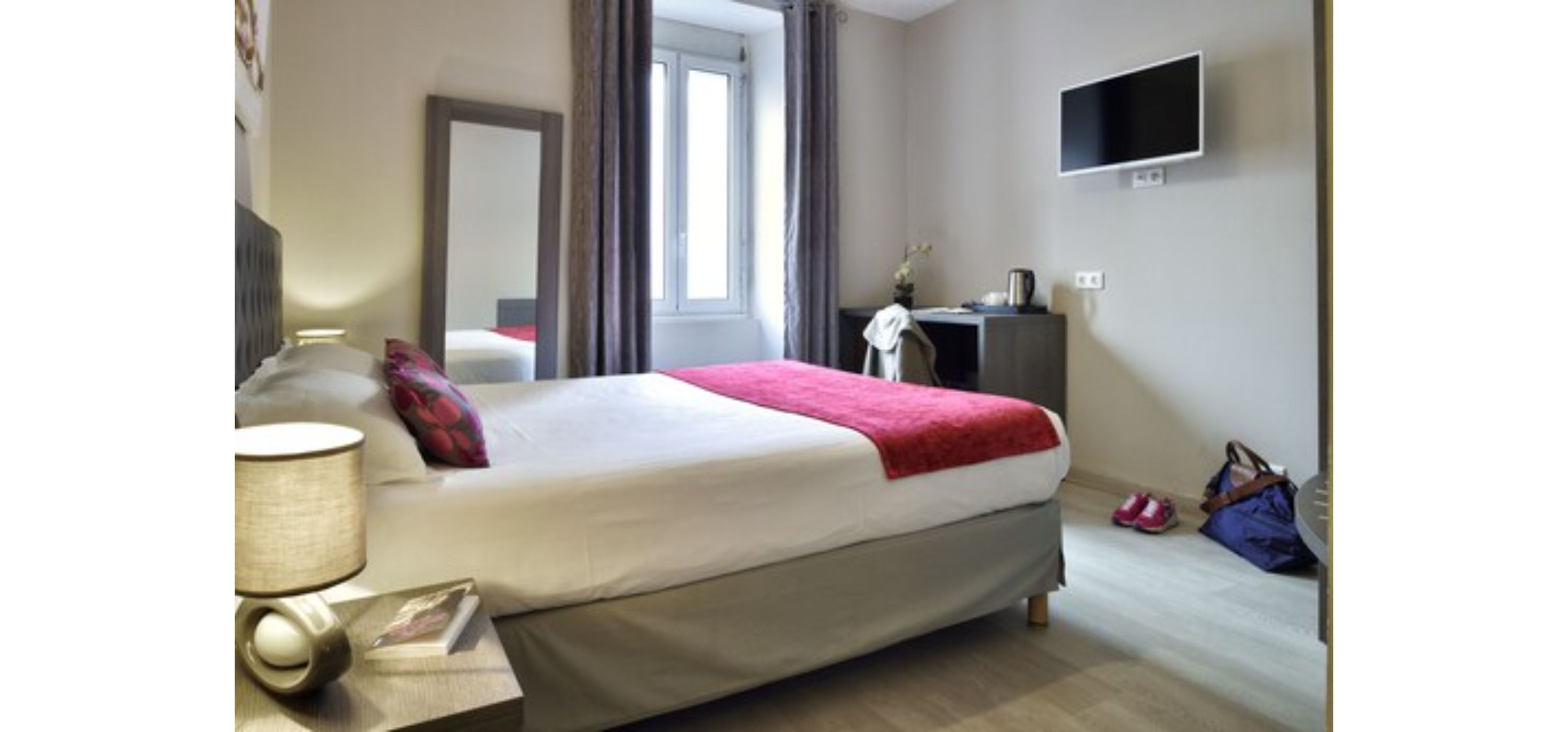 In-room safe, soundproofing, iron/ironing board, free WiFi