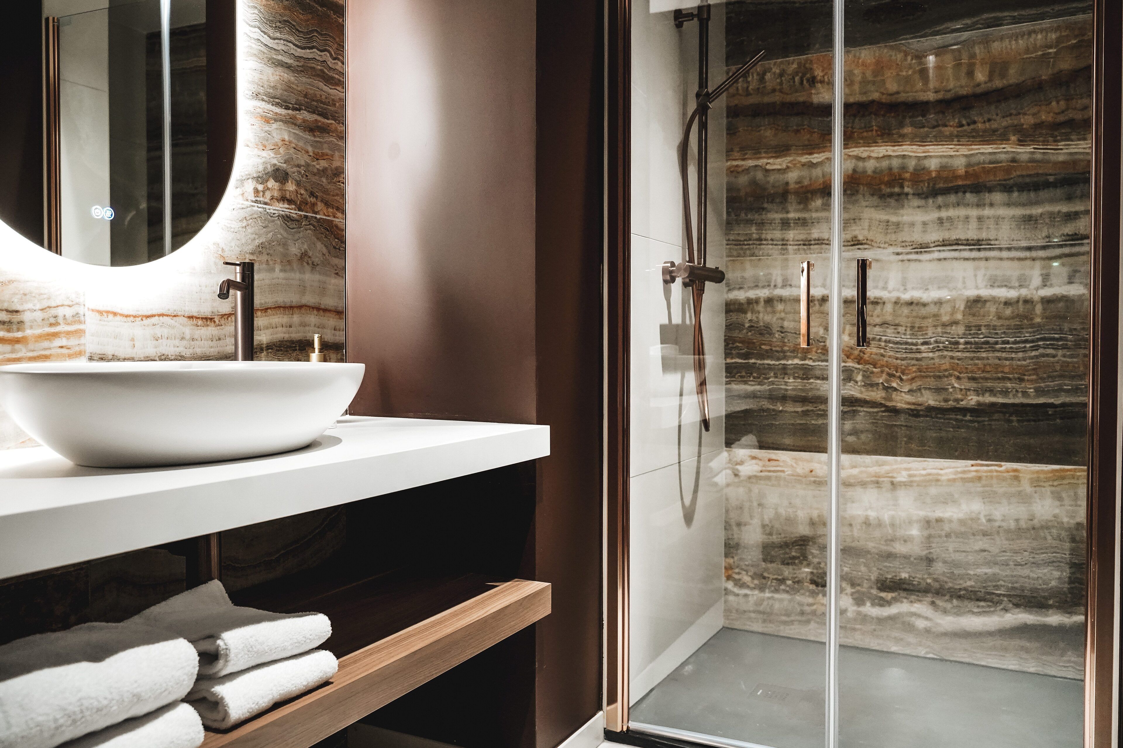 superior double room, city view | bathroom | shower, free toiletries, hair dryer, towels