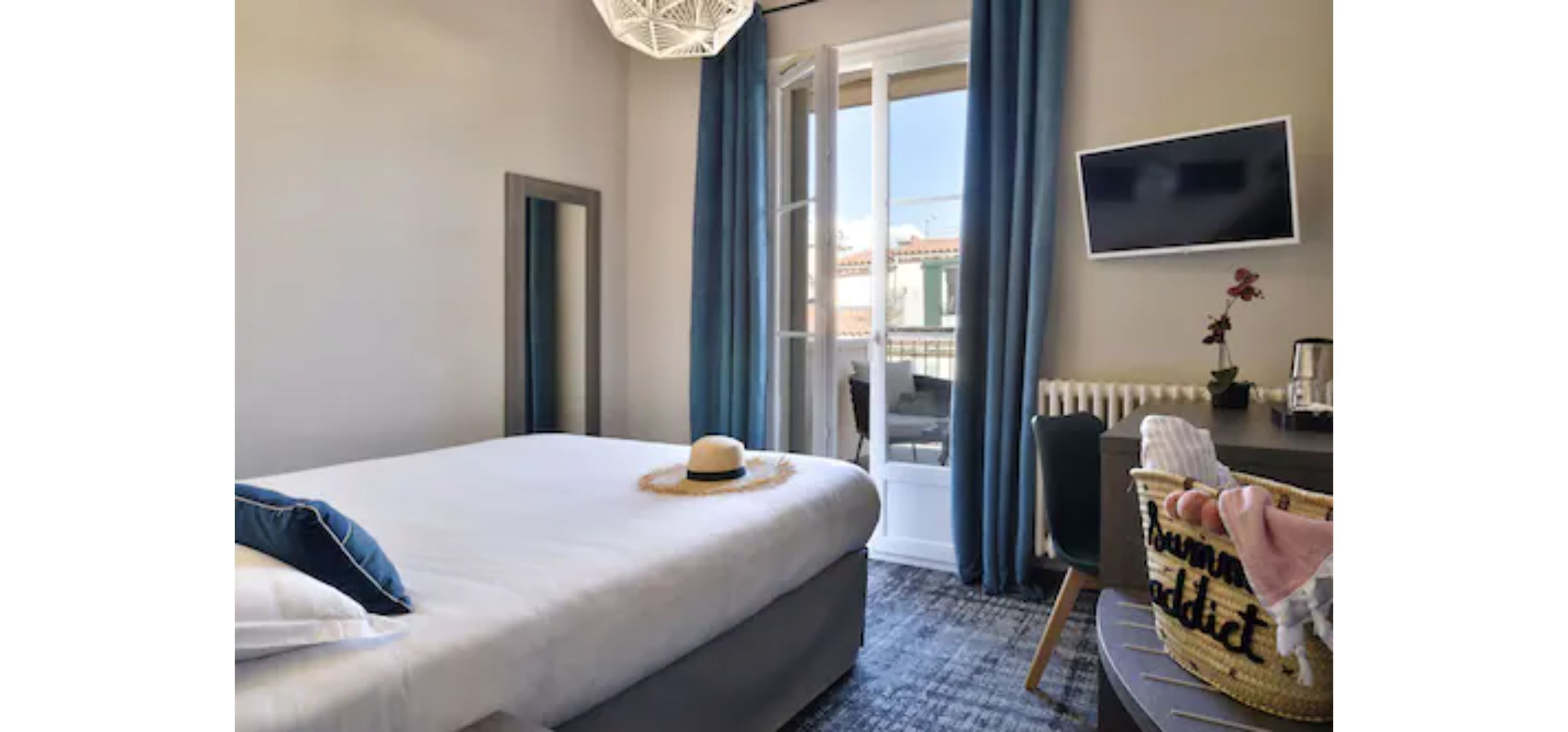 In-room safe, soundproofing, iron/ironing board, free WiFi