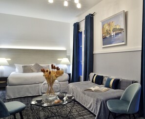 Két bảo mật tại phòng, phòng cách âm, bàn ủi/dụng cụ ủi quần áo 