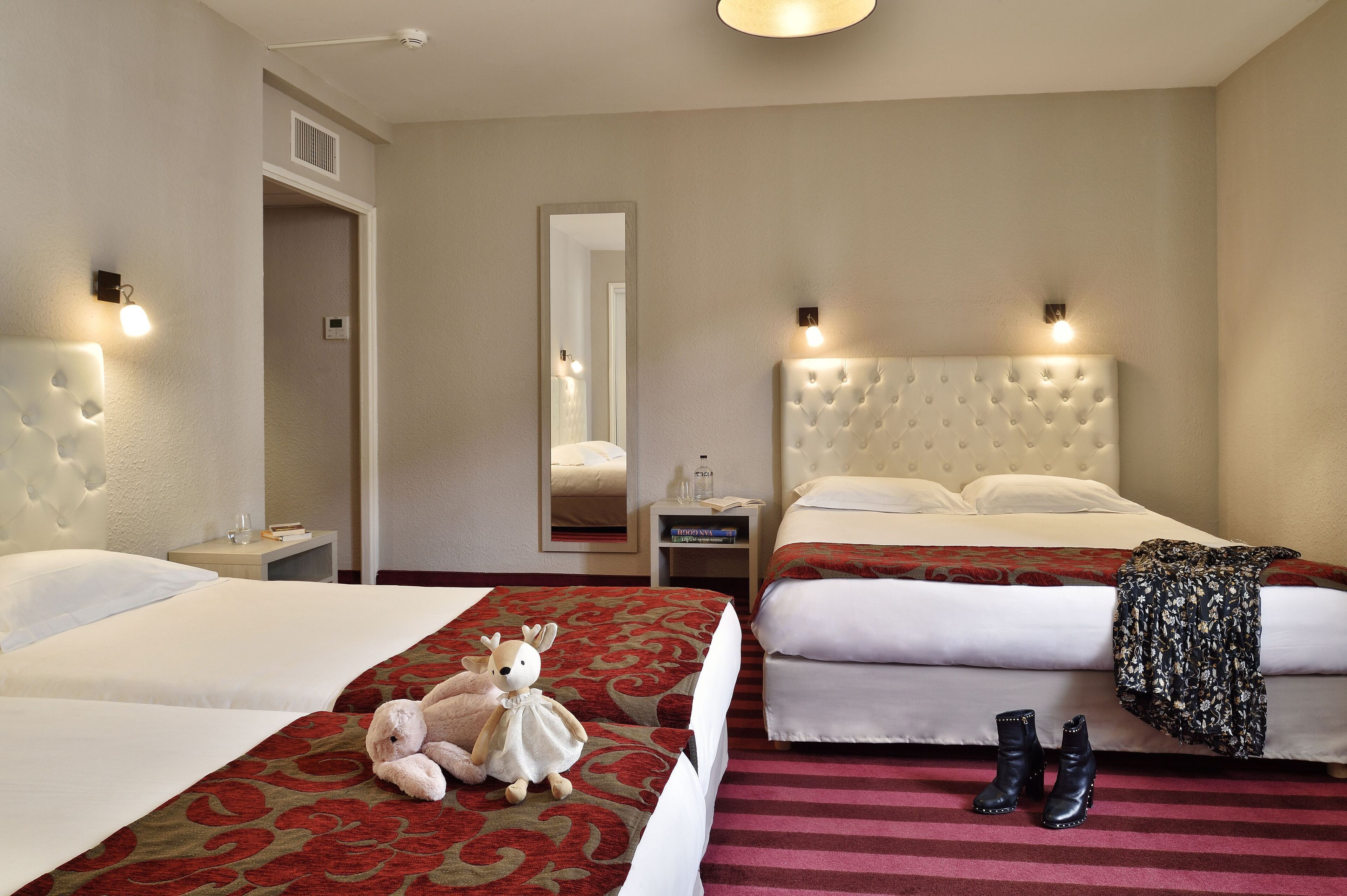 In-room safe, soundproofing, iron/ironing board, free WiFi