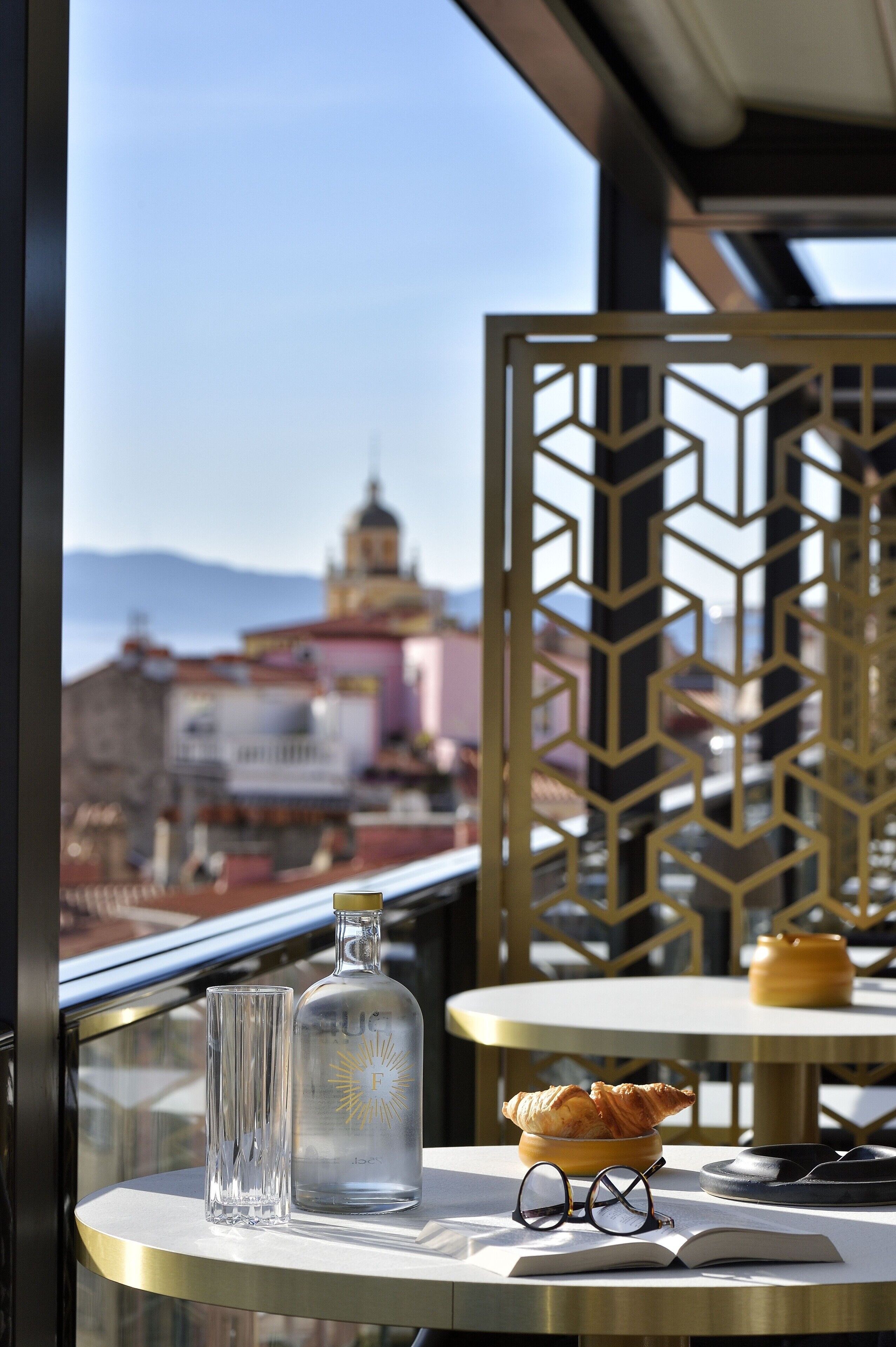 每日供應吃到飽早餐 (每人 EUR16)