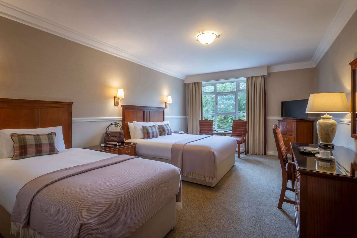 premium bedding, in-room safe, desk, laptop workspace