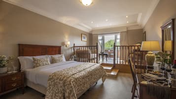 Premium bedding, in-room safe, desk, laptop workspace