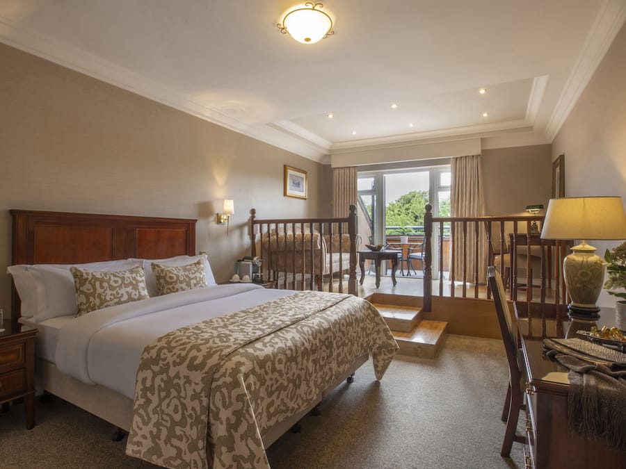 Premium bedding, in-room safe, desk, laptop workspace