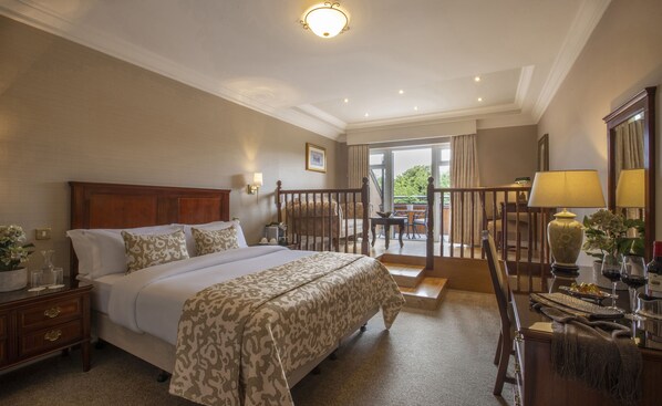 Premium bedding, in-room safe, desk, laptop workspace