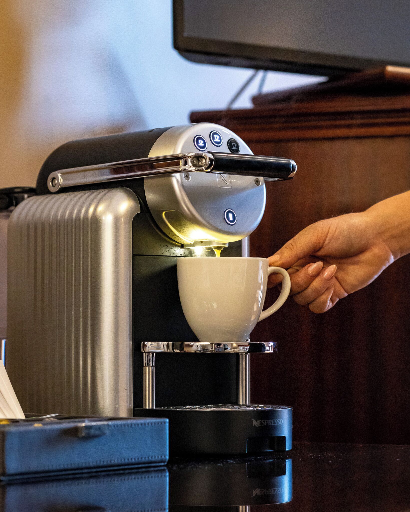 premium bedding, in-room safe, desk, laptop workspace