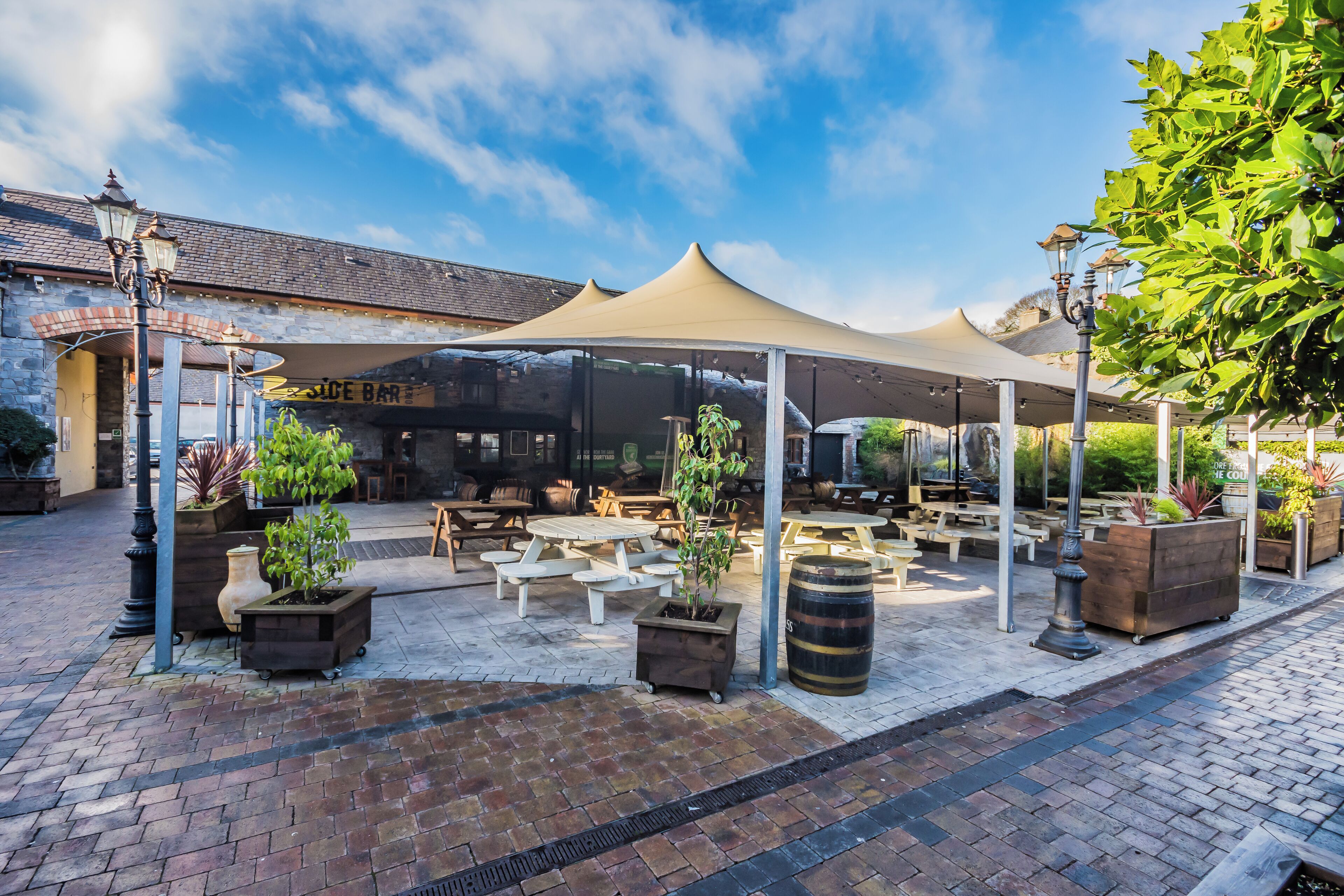 breakfast, lunch and dinner served