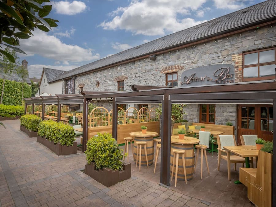 Breakfast, lunch and dinner served