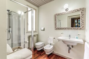 Superior Double or Twin Room, 1 Double or 2 Single Beds | Bathroom | Separate bathtub and shower, free toiletries, hair dryer, bidet