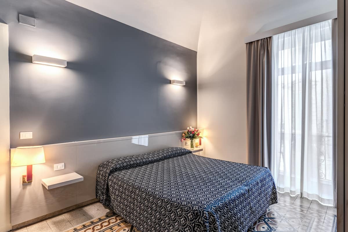 Superior kamer, 1 twee- of 2 eenpersoonsbedden, 1 tweepersoonsbed of 2 eenpersoonsbedden | Luxe beddengoed, een minibar, een kluis op de kamer, een bureau
